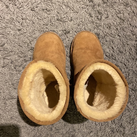 Brown uggs - Picture 3 of 3